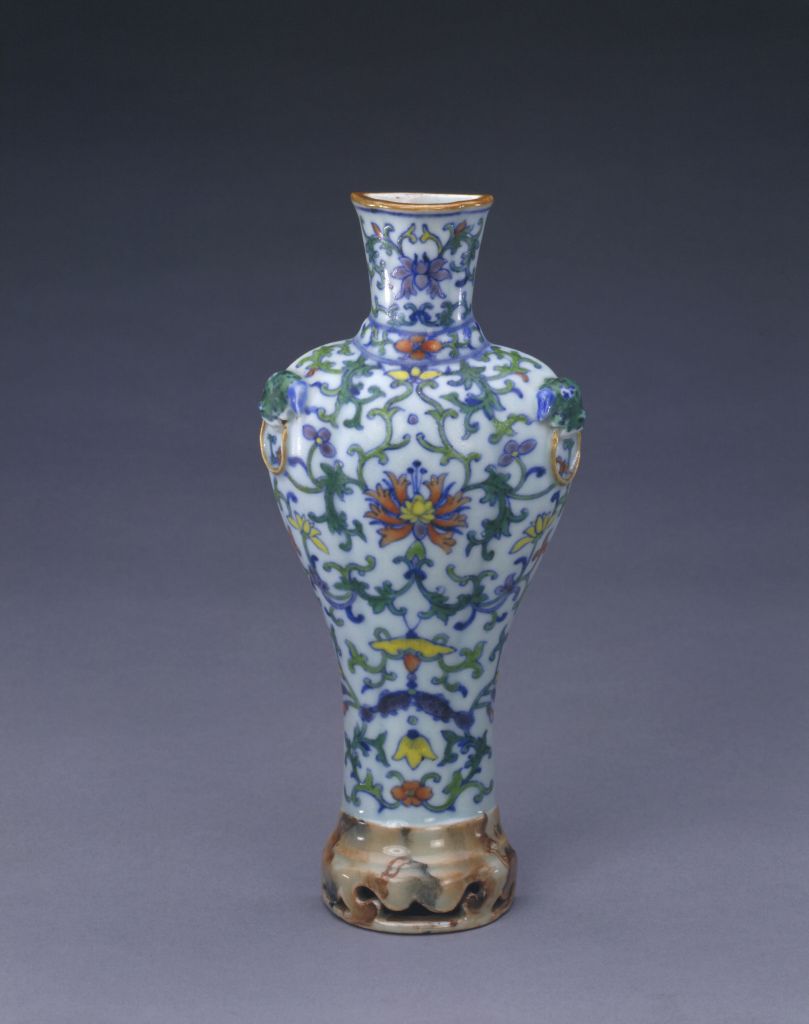 图片[1]-Colorful vase with lotus animal ears-China Archive